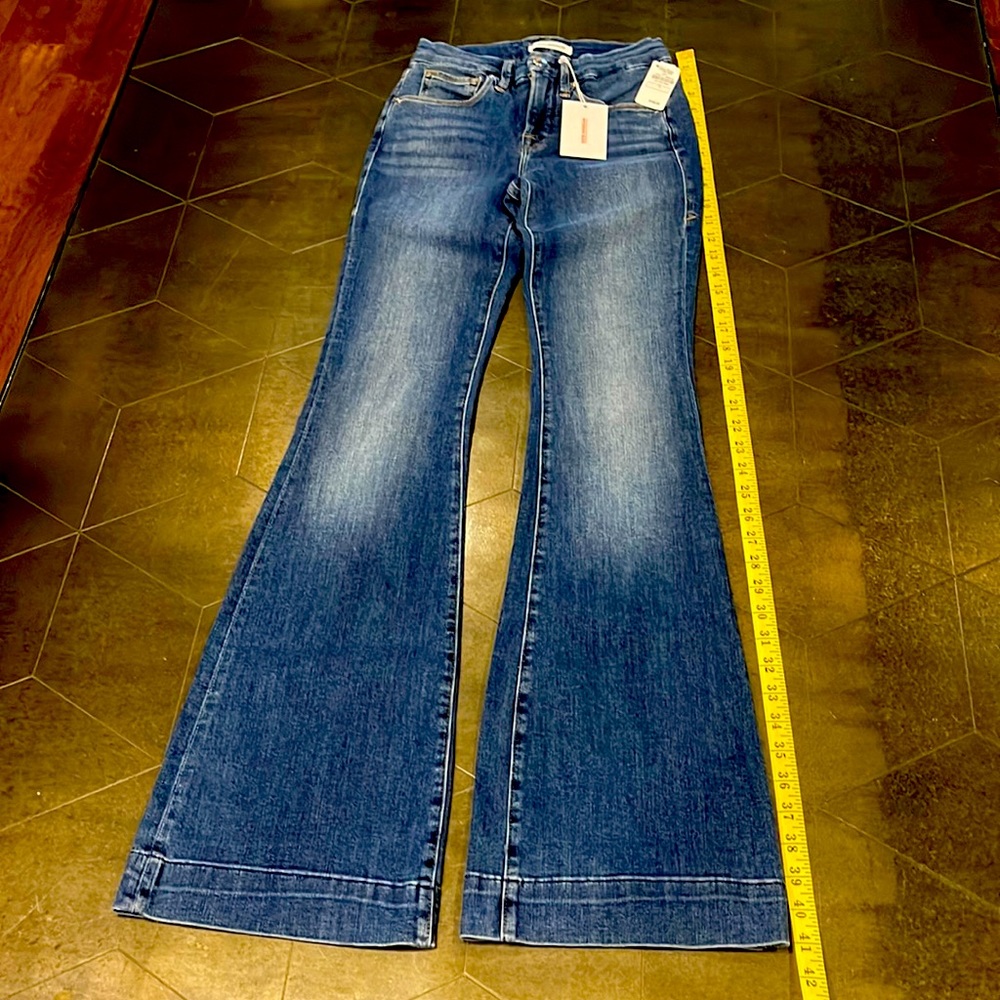 Good American jeans with tags.  Size 25 w/ 41” L.